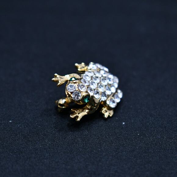Vintage Frog Rhinestone Small Brooch, Green Rhinestone Eyes, Gold Tone, 1960s - Picture 1 of 10